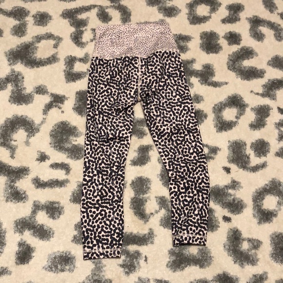 Lululemon Wunder Under Crop (High Rise) - Picture 4 of 5